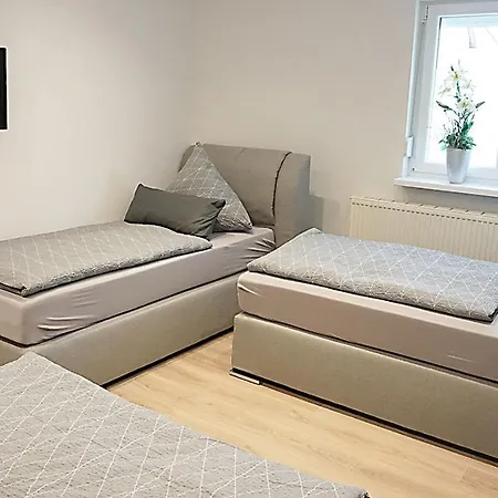 6-bett Dettingen #handwerkerzimmer-reutlingen-de Maison d'hôtes *