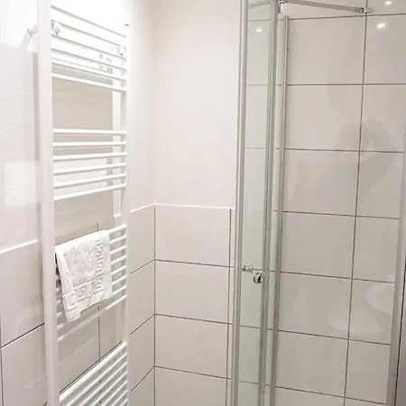 6-bett Dettingen #handwerkerzimmer-reutlingen-de Maison d'hôtes *